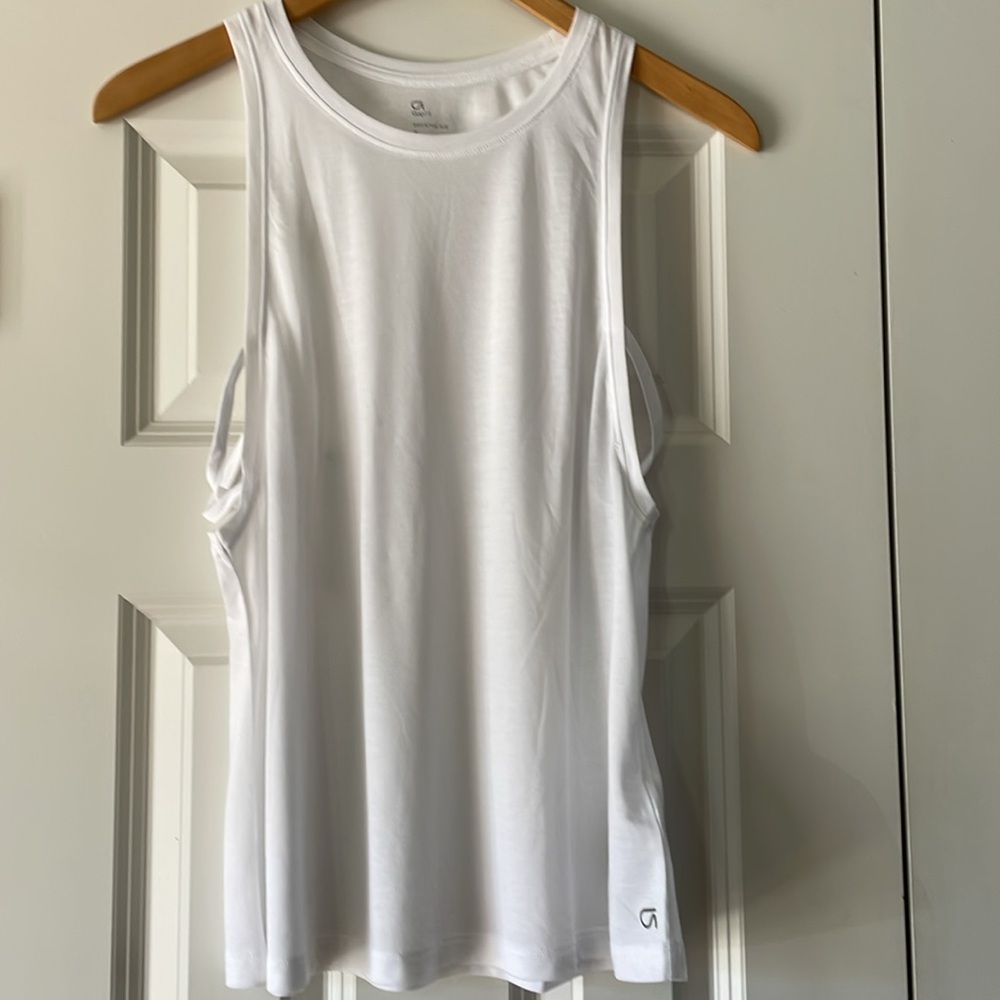 GapFit Breathe Air white tank top, size S - Picture 4 of 6